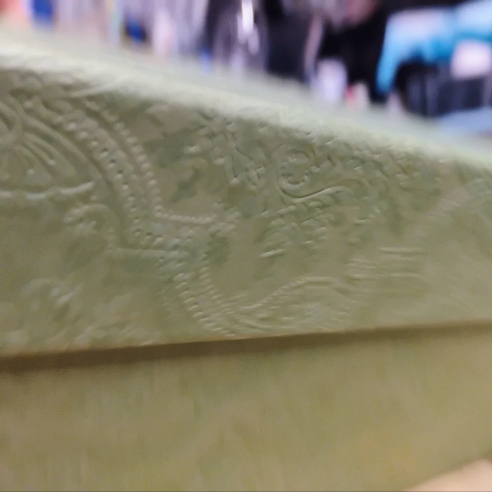 Gucci authentic shoe box, textured green. Only 1 available!